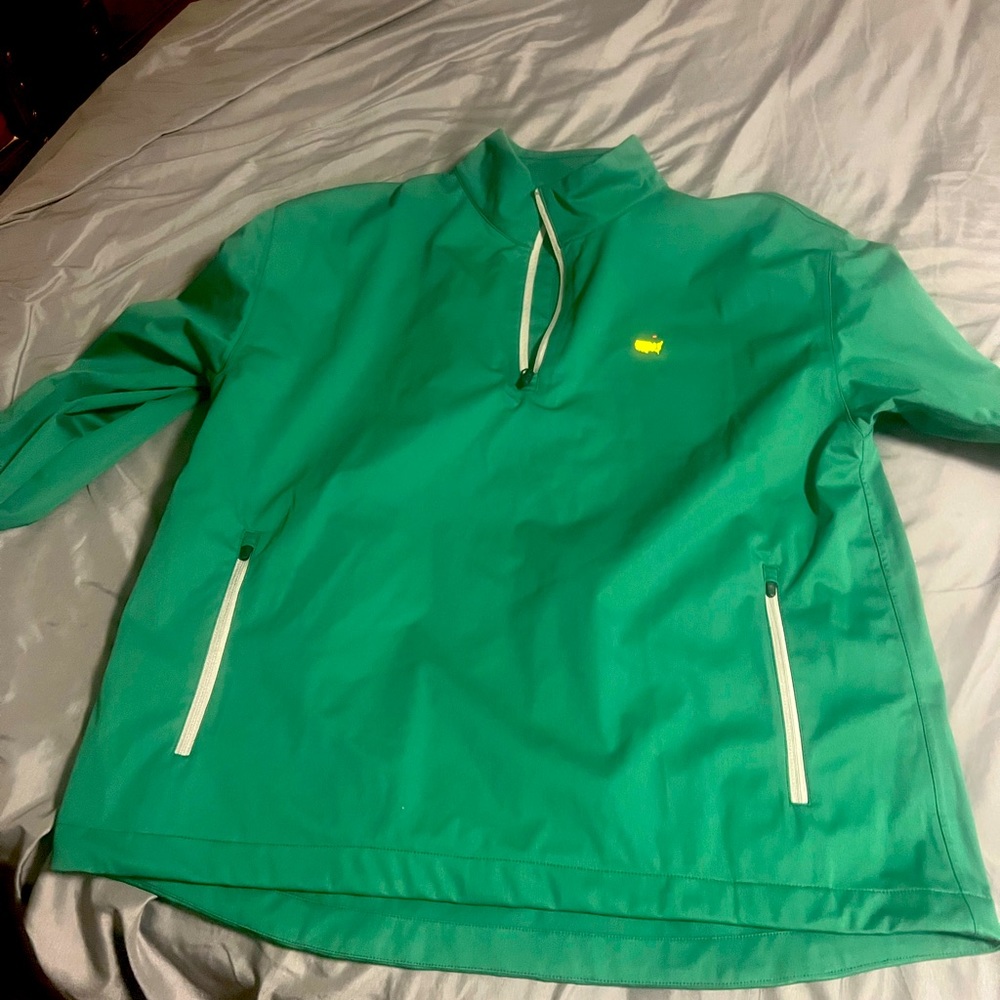 A Men’s Medium Pullover Winbreaker-Masters